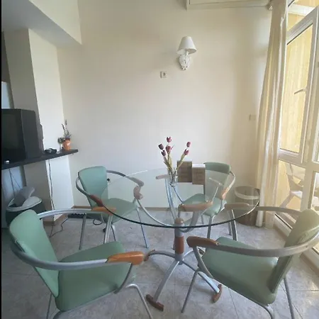 Apartahotel Spacious Modern Two-bedroon In Elit 1 Complex
