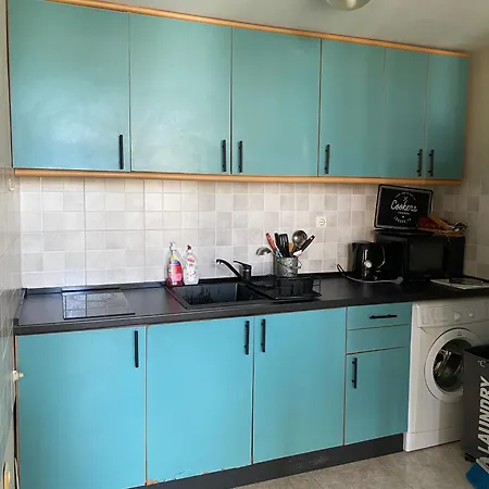 アパートホテル Spacious Modern Two-bedroon In Elit 1 Complex 3*